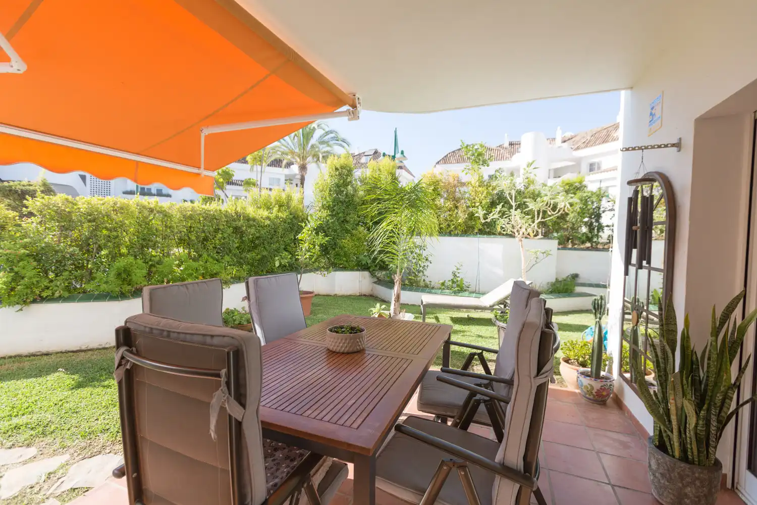 Terrasse von Wohnungen zum Verkauf in Marbella mit Klimaanlage, Privatgarten und Terrasse
