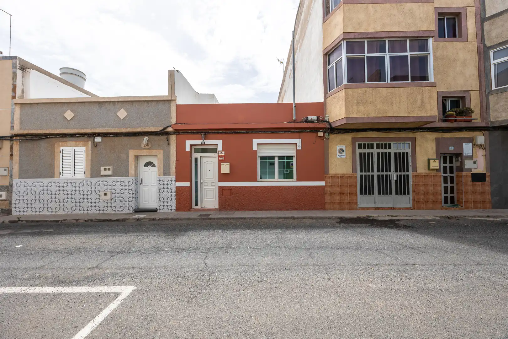 Vista exterior de Casa o xalet en venda en Santa Lucía de Tirajana amb Terrassa i Balcó