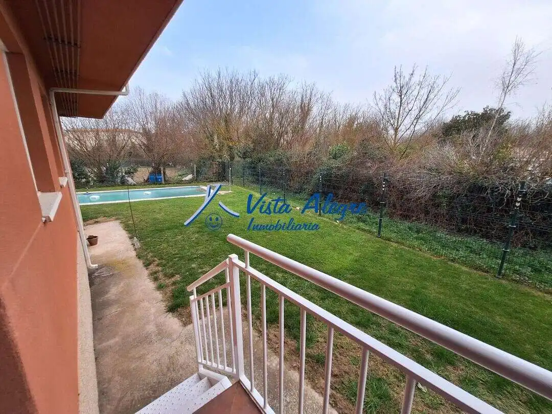 Jardín de Piso en venta en Anguciana con Calefacción, Trastero y Piscina