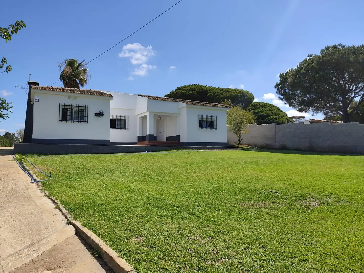 Vista exterior de Finca rústica en venta en Chiclana de la Frontera con Jardín privado, Trastero y Piscina