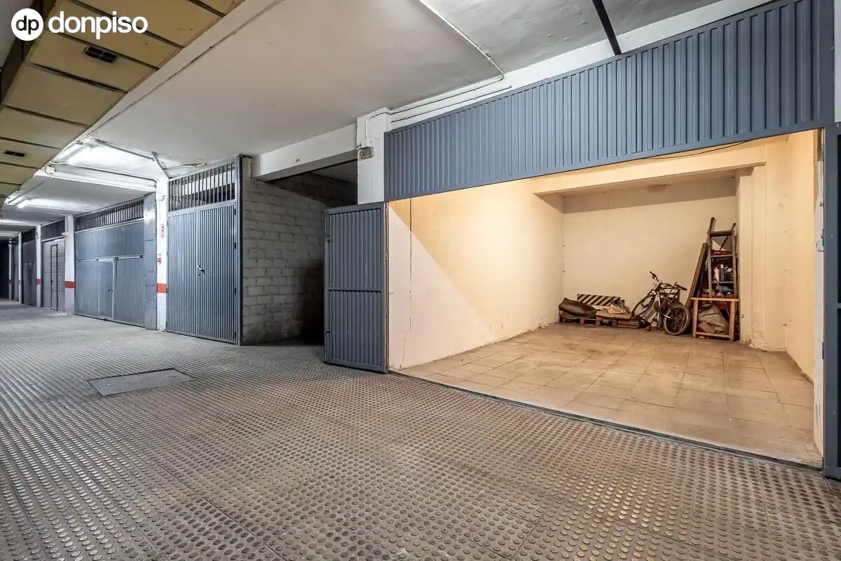 Parkplatz von Wohnung zum Verkauf in Granada mit Klimaanlage, Heizung und Terrasse