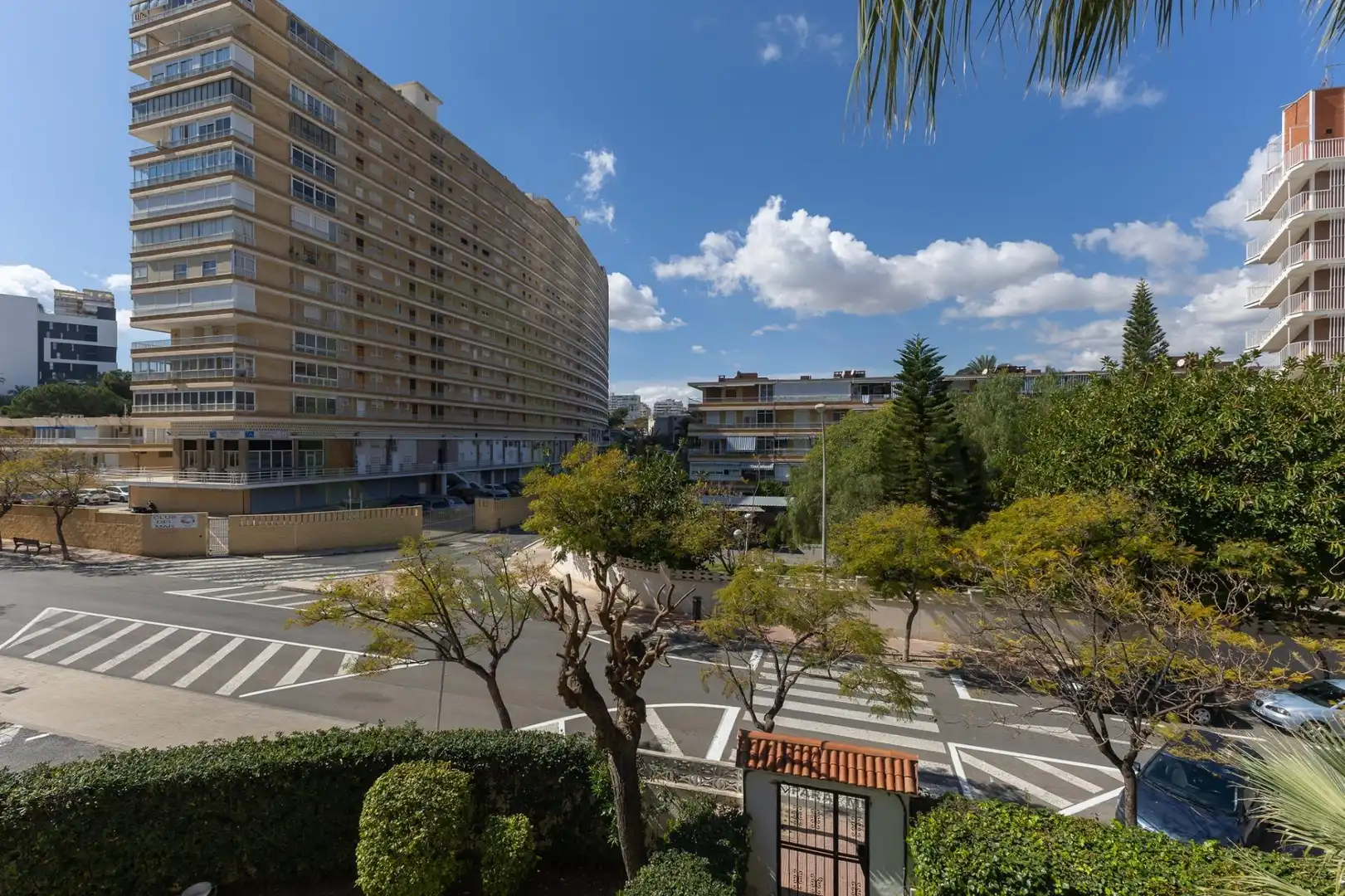 Außenansicht von Wohnung zum Verkauf in Alicante / Alacant mit Klimaanlage, Heizung und Privatgarten