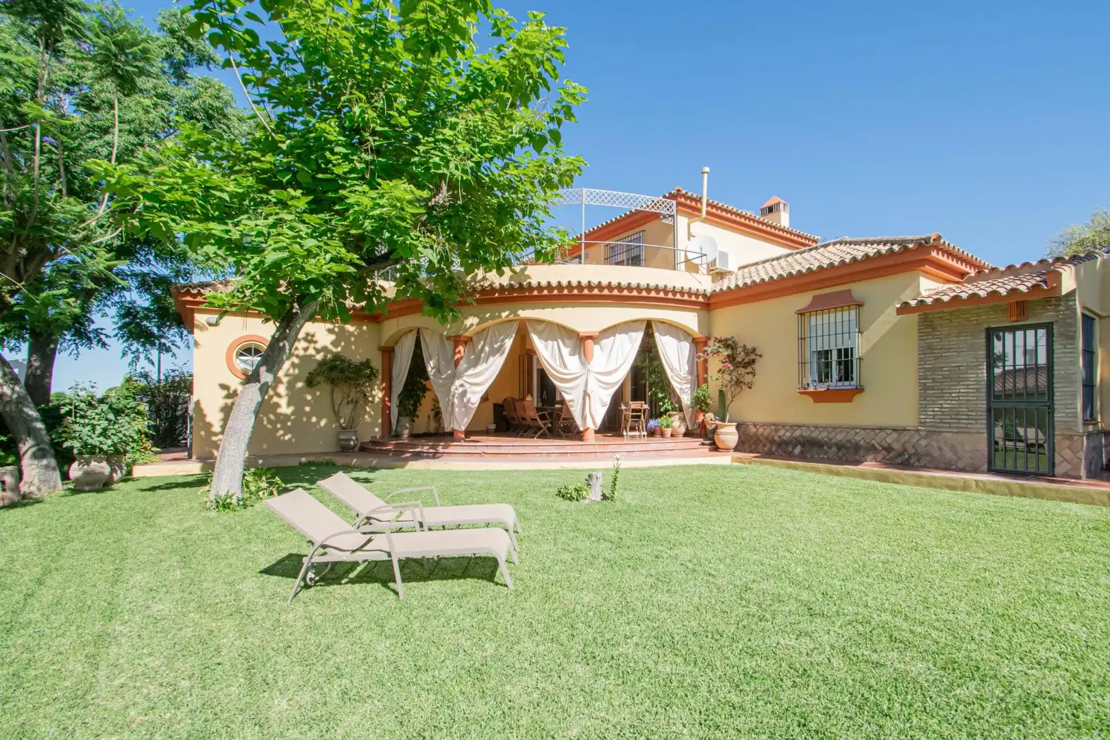 Chalet con piscina en venta en Valencina de la Concepción, imagen 4