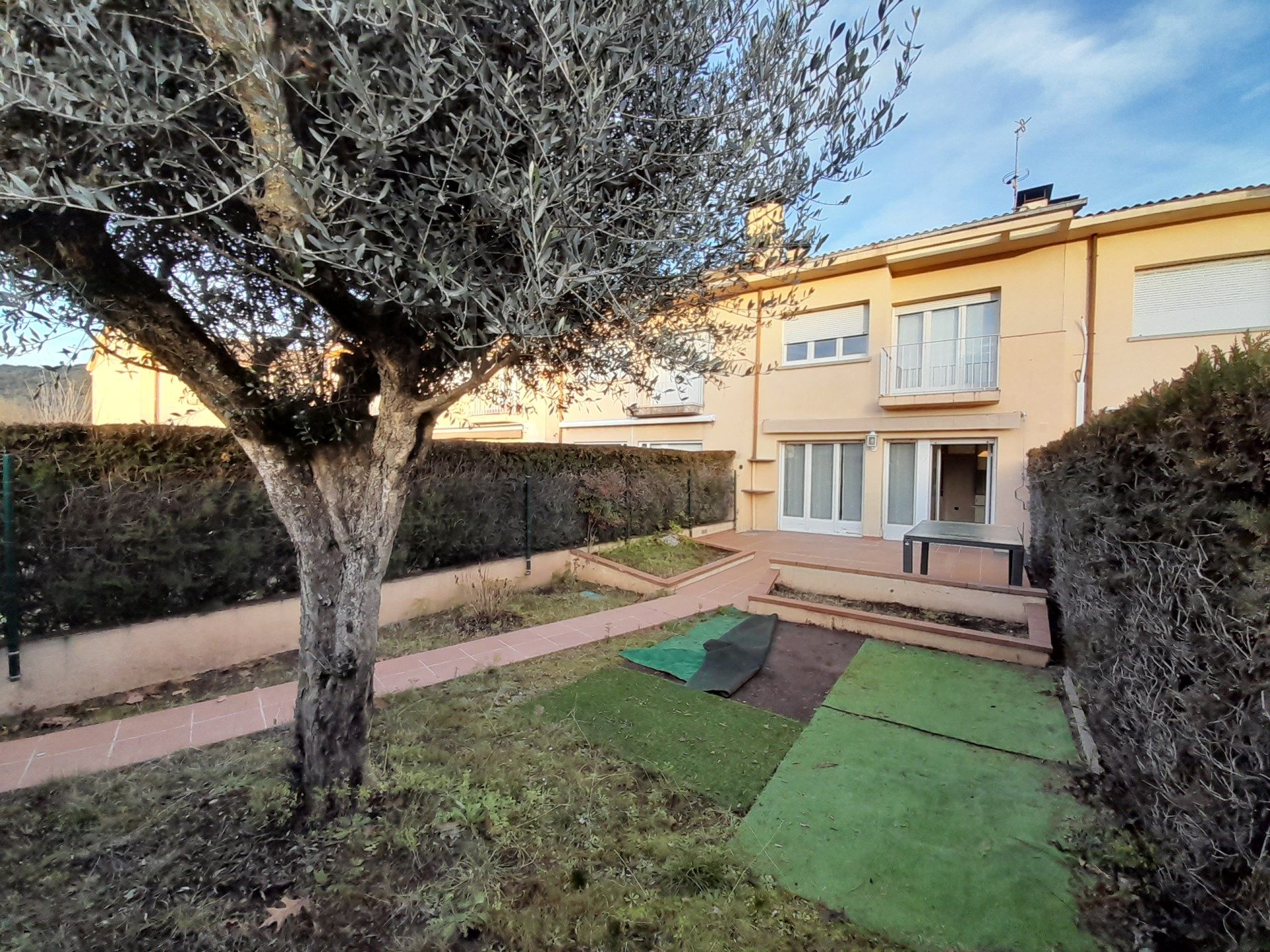 Jardí de Casa adosada en venda en Olot amb Calefacció i Traster