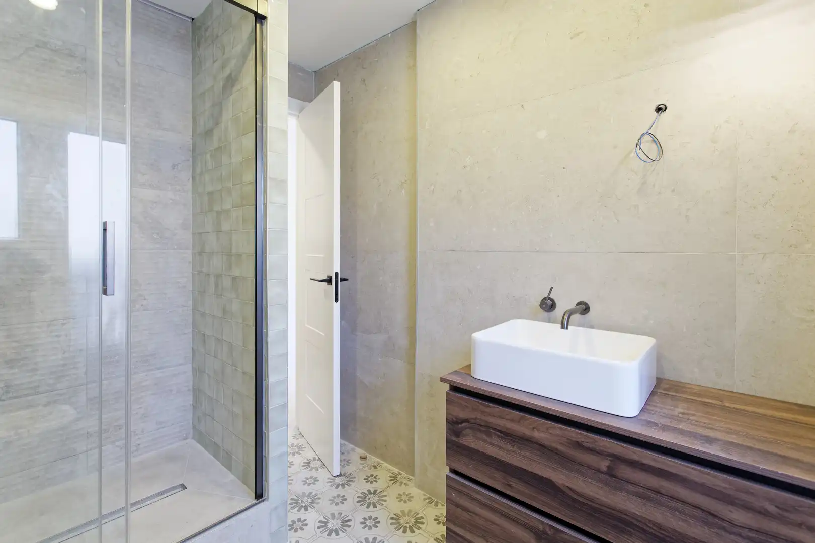 Baño de Piso en venta en Barcelona con Aire acondicionado, Calefacción y Horno