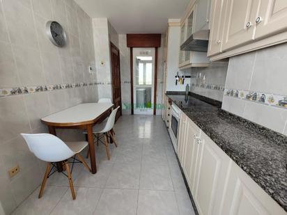 Cuina de Pis en venda en Cangas  amb Calefacció, Parquet i Traster