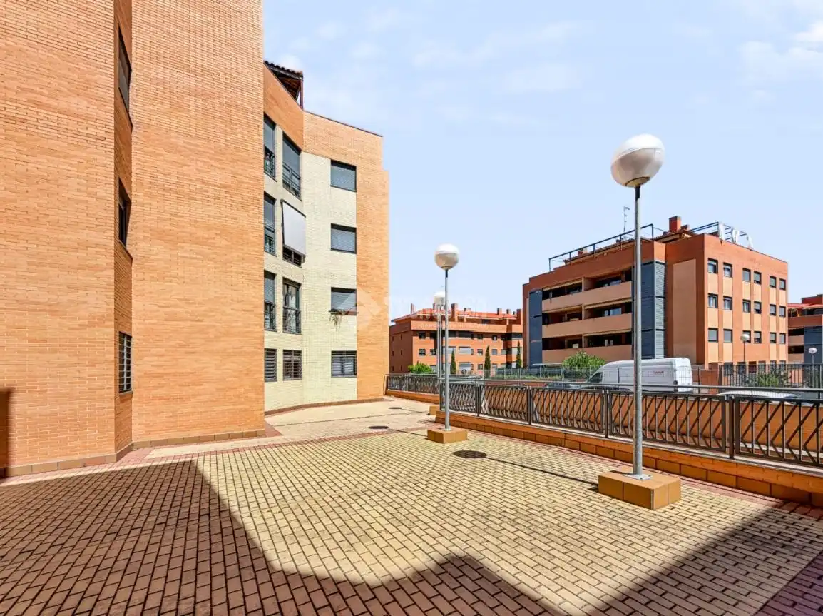 Vista exterior de Piso en venta en Navalcarnero con Calefacción, Parquet y Trastero