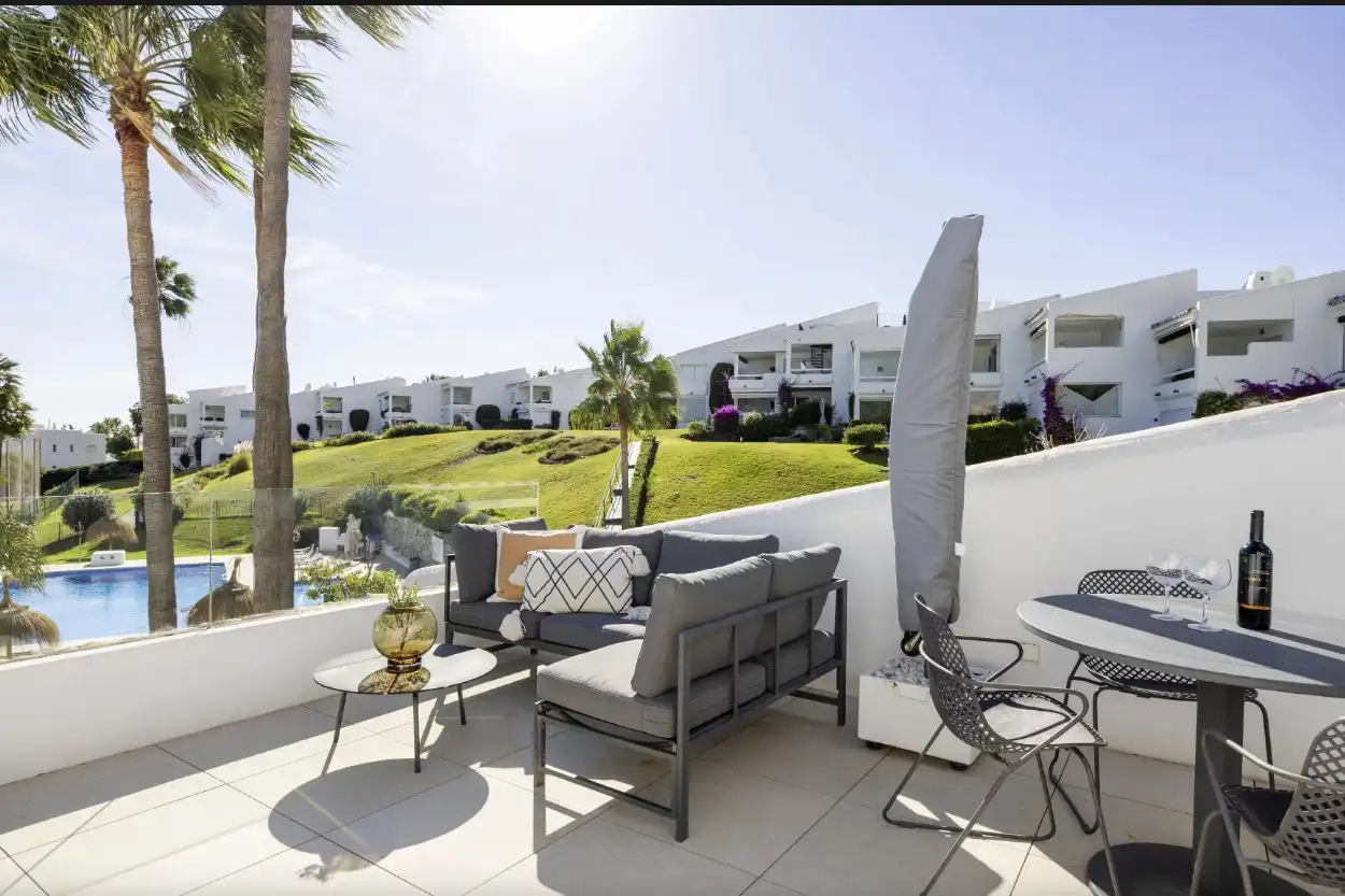 Apartment mit Pool zum Verkauf in Nueva Andalucía, imagen 2