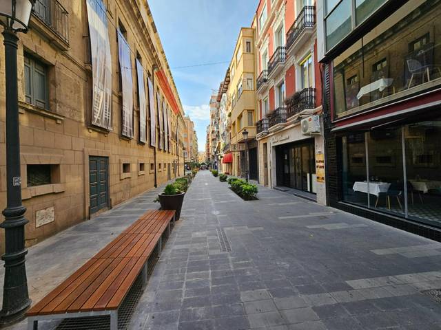Local comercial en Alquiler en Carrer CASTAÑOS en Barrio del Centro