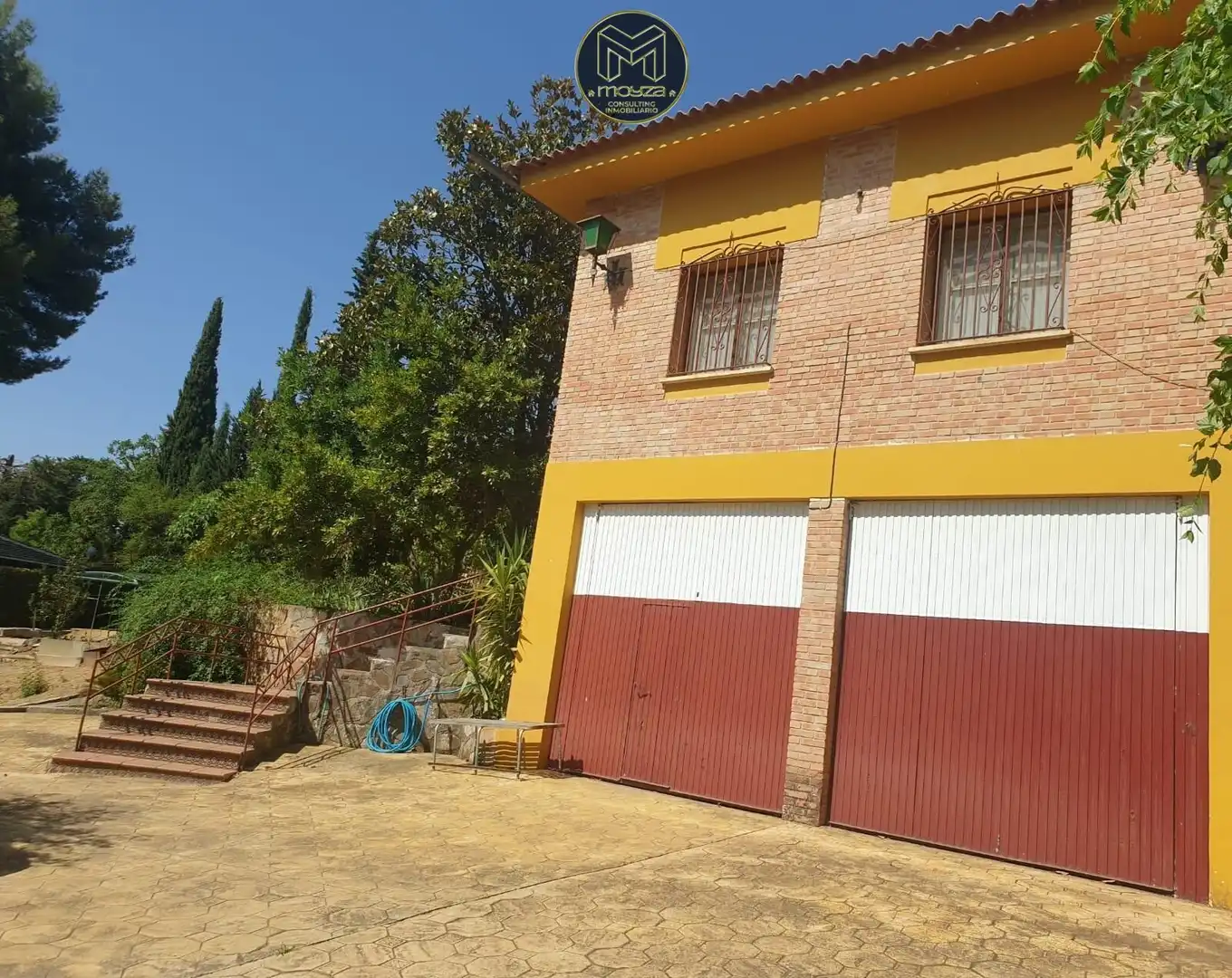 Vista exterior de Casa o xalet en venda en Andújar amb Aire condicionat, Calefacció i Piscina
