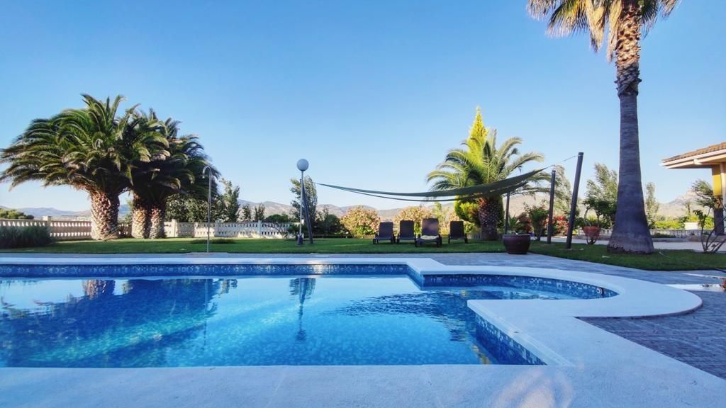 Swimming pool of House or chalet for sale in Elda  with Air Conditioner, Heating and Private garden