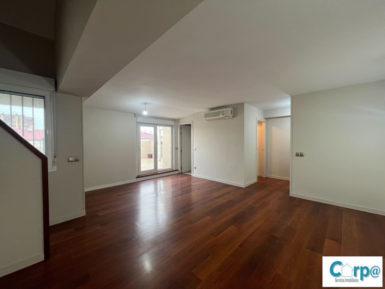 Sala d'estar de Àtic en venda en  Pamplona / Iruña amb Aire condicionat, Calefacció i Terrassa