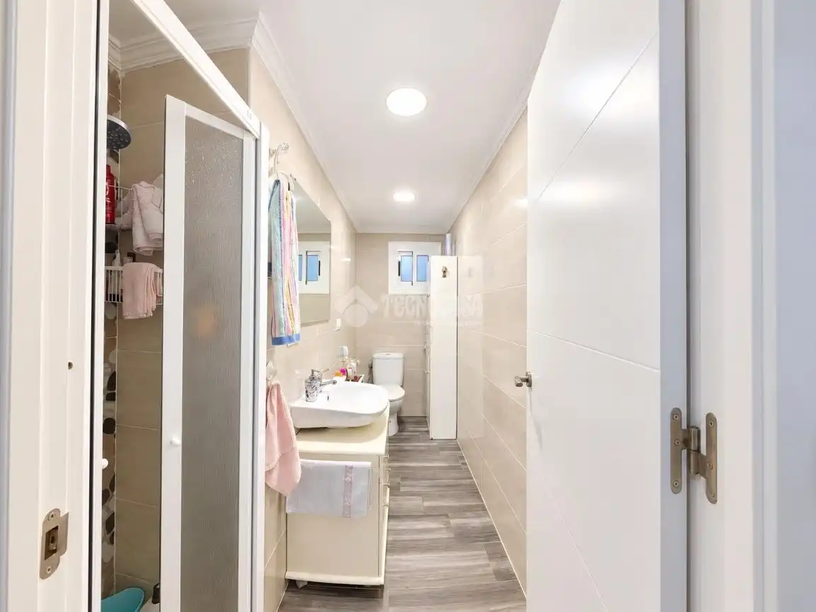 Baño de Piso en venta en Alicante / Alacant con Aire acondicionado