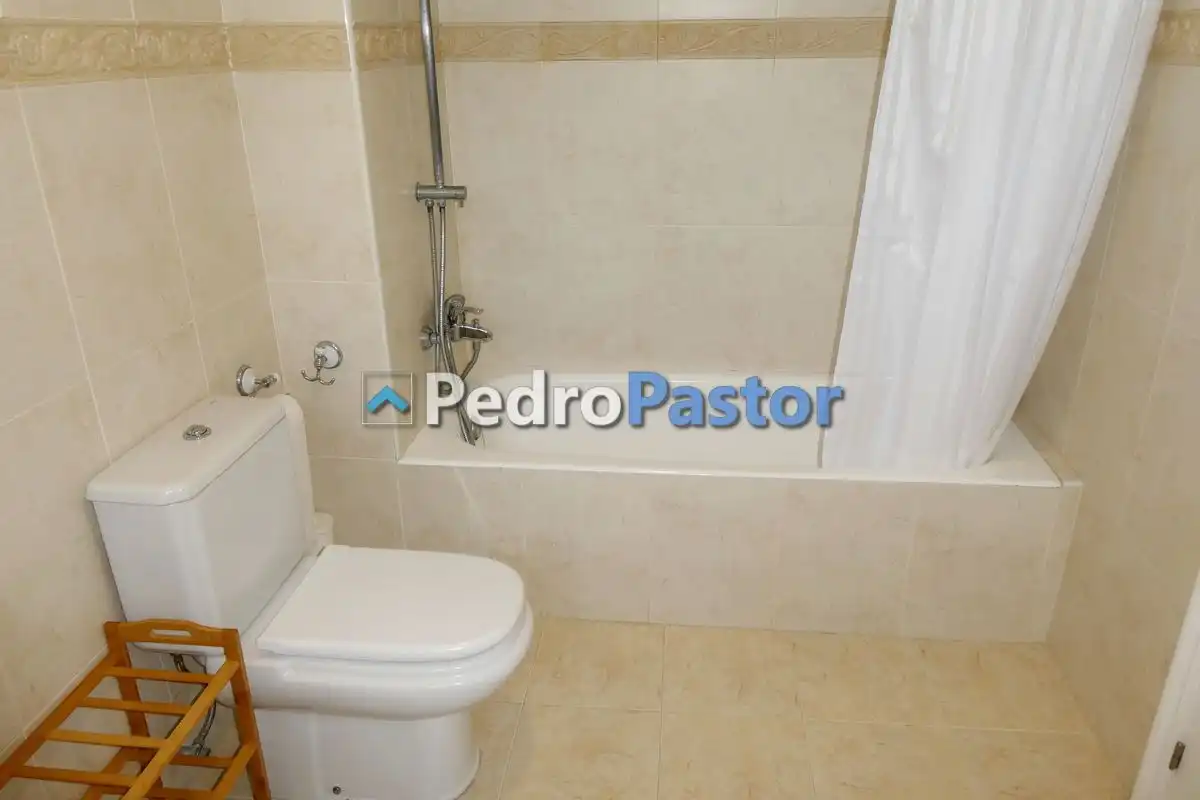 Baño de Apartamento en venta en Dénia con Aire acondicionado, Calefacción y Jardín privado