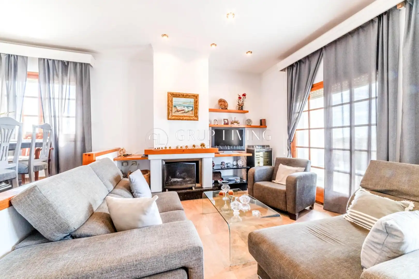 Sala de estar de Casa o chalet en venta en Vilanova i la Geltrú con Calefacción, Jardín privado y Terraza