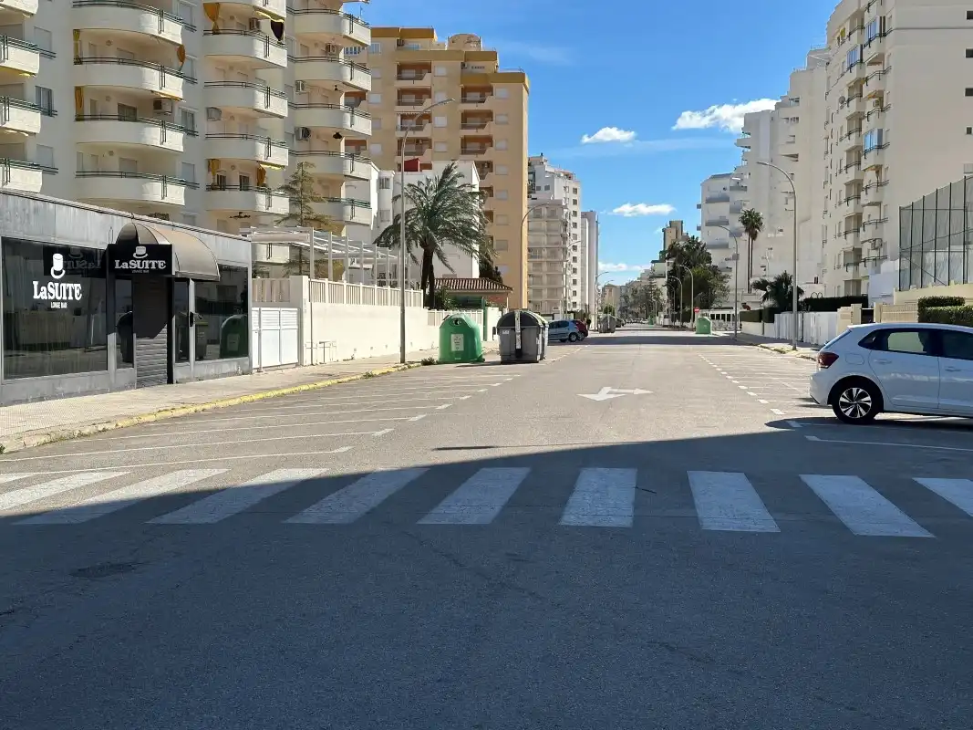 Vista exterior de Local de alquiler en Gandia con Terraza y Alarma