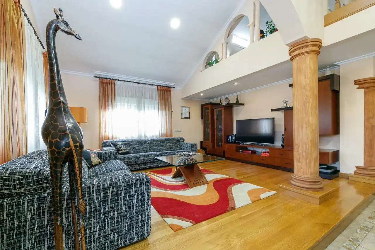 Sala de estar de Casa o chalet en venta en Vigo  con Calefacción, Jardín privado y Parquet