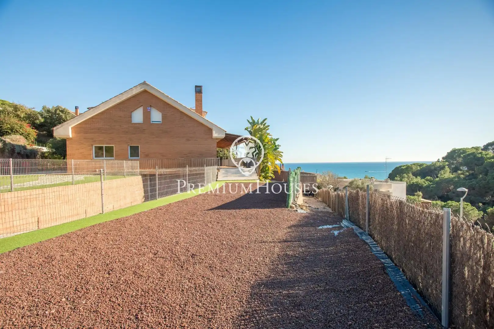 Vista exterior de Casa o xalet en venda en Arenys de Mar amb Aire condicionat, Calefacció i Jardí privat