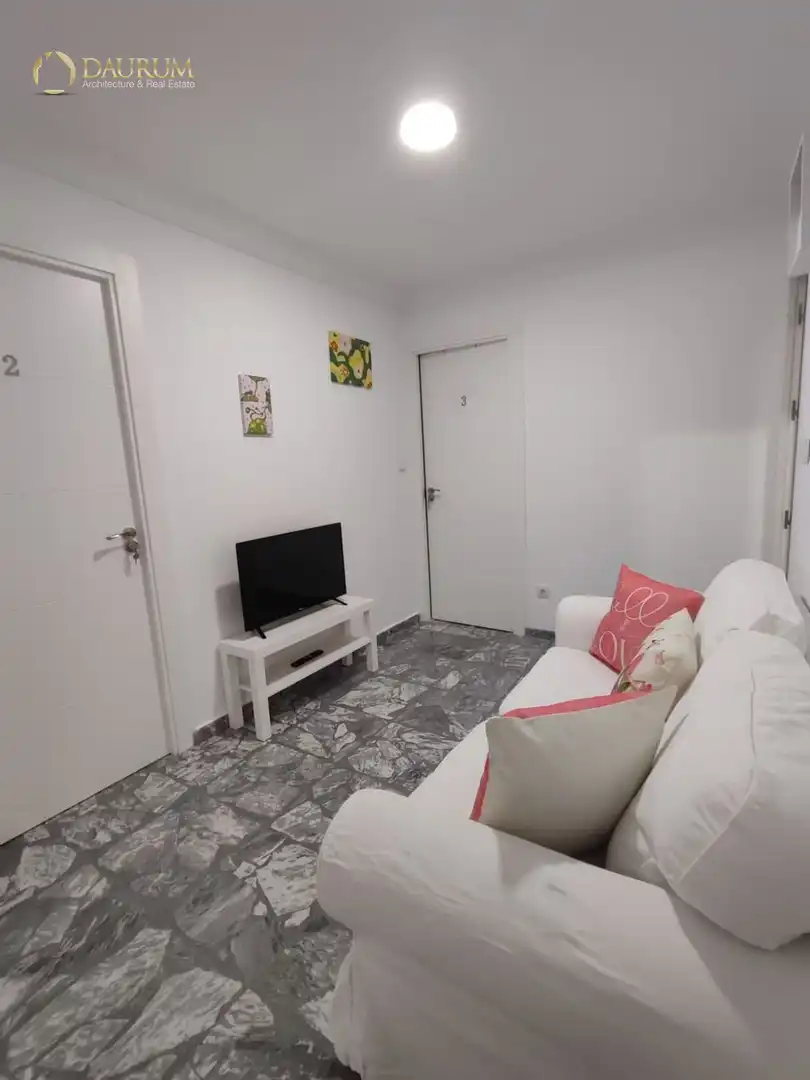 Living room of Flat for sale in Sevilla  with Air Conditioner and Furnished
