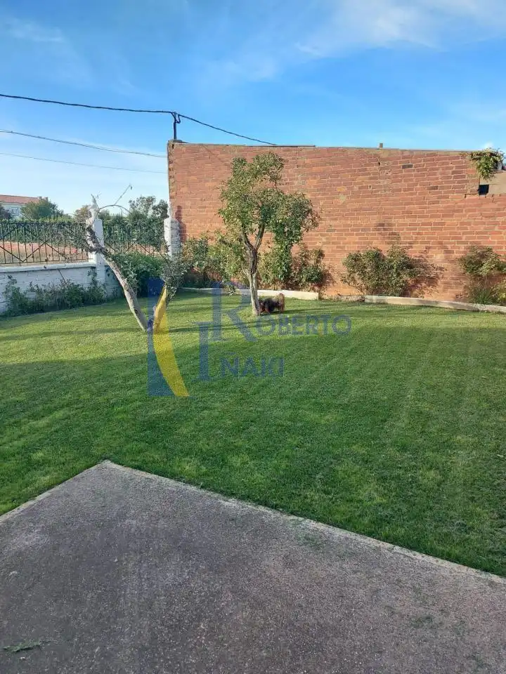 Jardí de Casa adosada en venda en Cubillas de los Oteros amb Calefacció i Jardí privat
