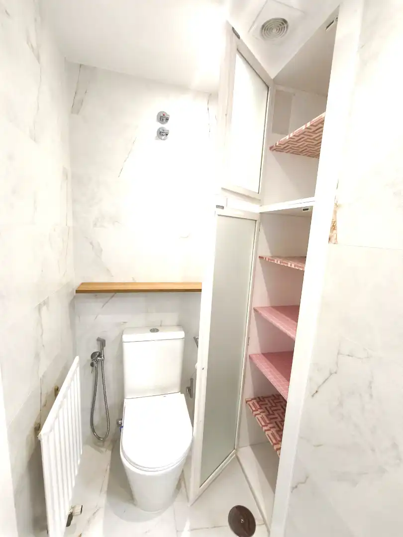 Bathroom of Apartments for rent in Vigo   with Storage room, Furnished and Balcony