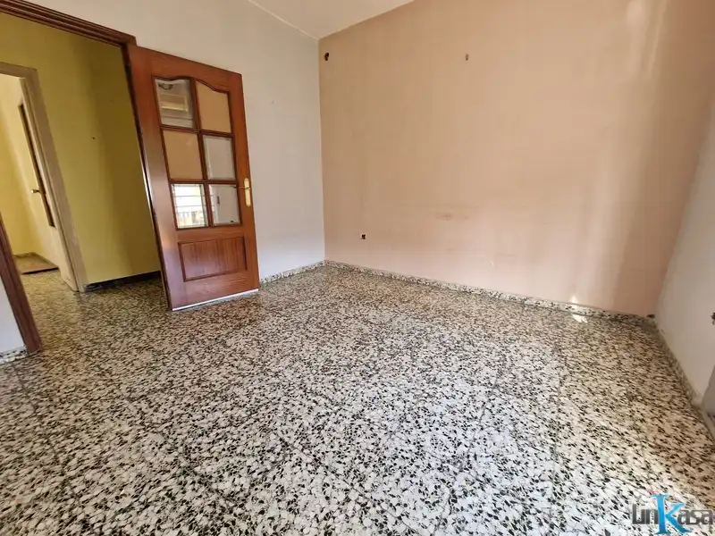 Piso en venta en Linares con Balcón