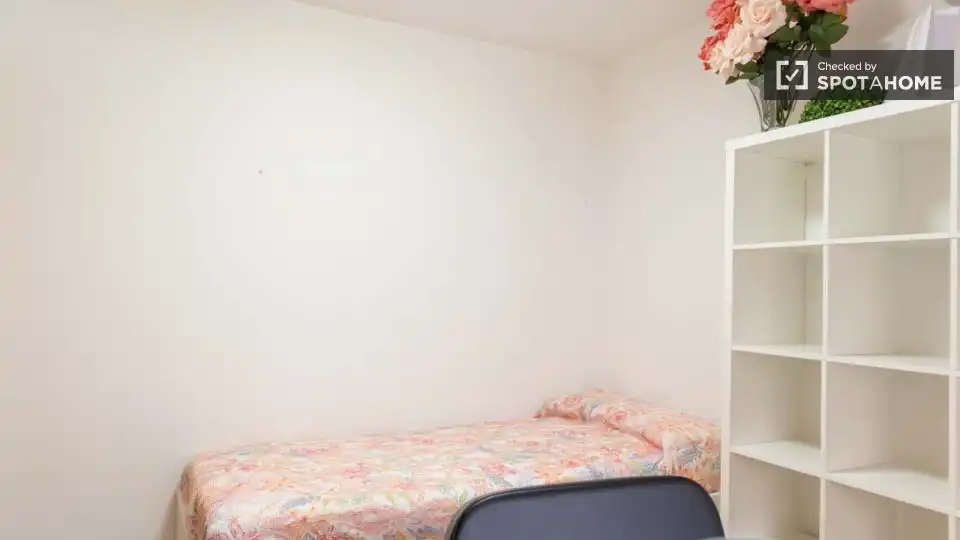 Bedroom of Flat for rent in Madrid  with Air Conditioner, Heating and Furnished