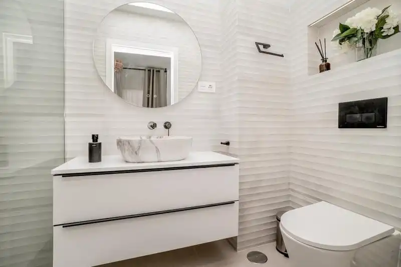 Bathroom of Apartments for rent in Nueva Andalucía