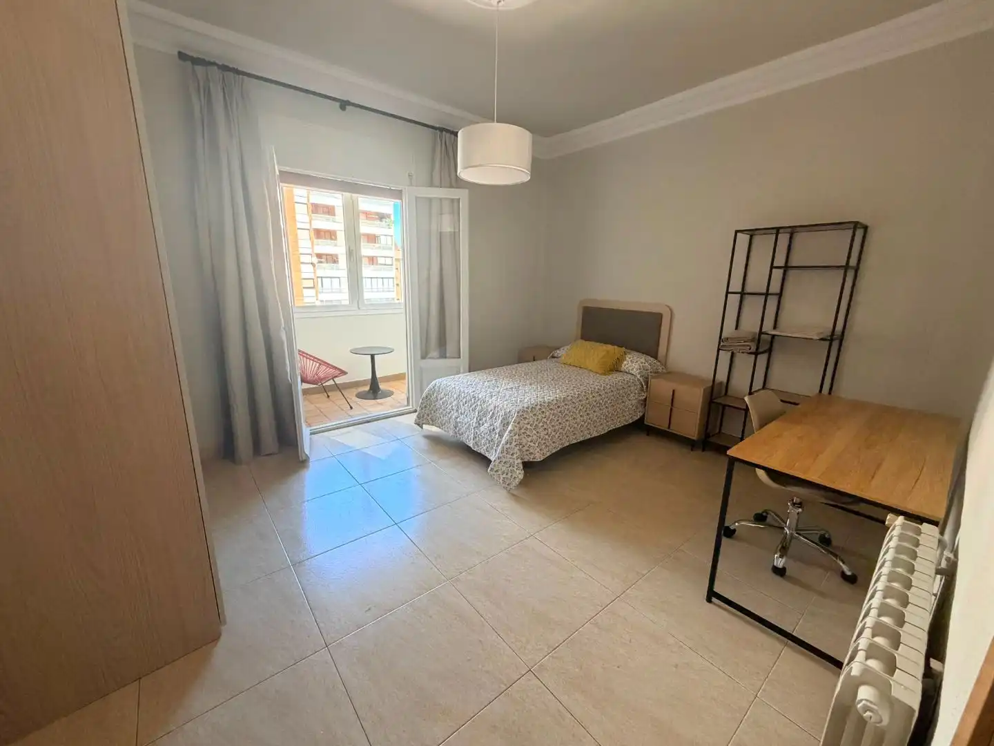 Habitación de Piso para compartir en  Logroño con Calefacción, Amueblado y Horno
