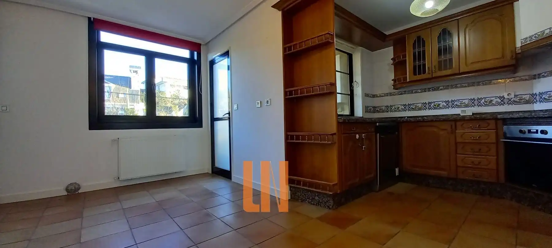 Cuina de Pis de lloguer en Oleiros amb Calefacció, Parquet i Traster