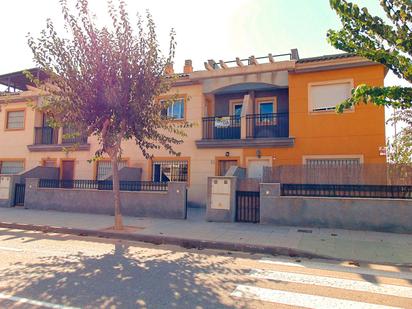 Vista exterior de Casa adosada en venda en Pilar de la Horadada amb Terrassa i Balcó