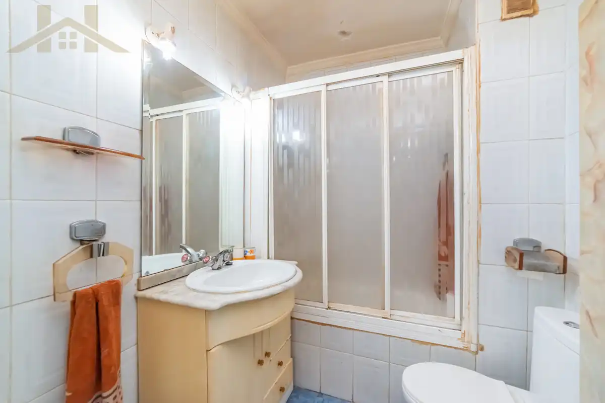 Bathroom of Flat for sale in Ciempozuelos  with Air Conditioner and Heating