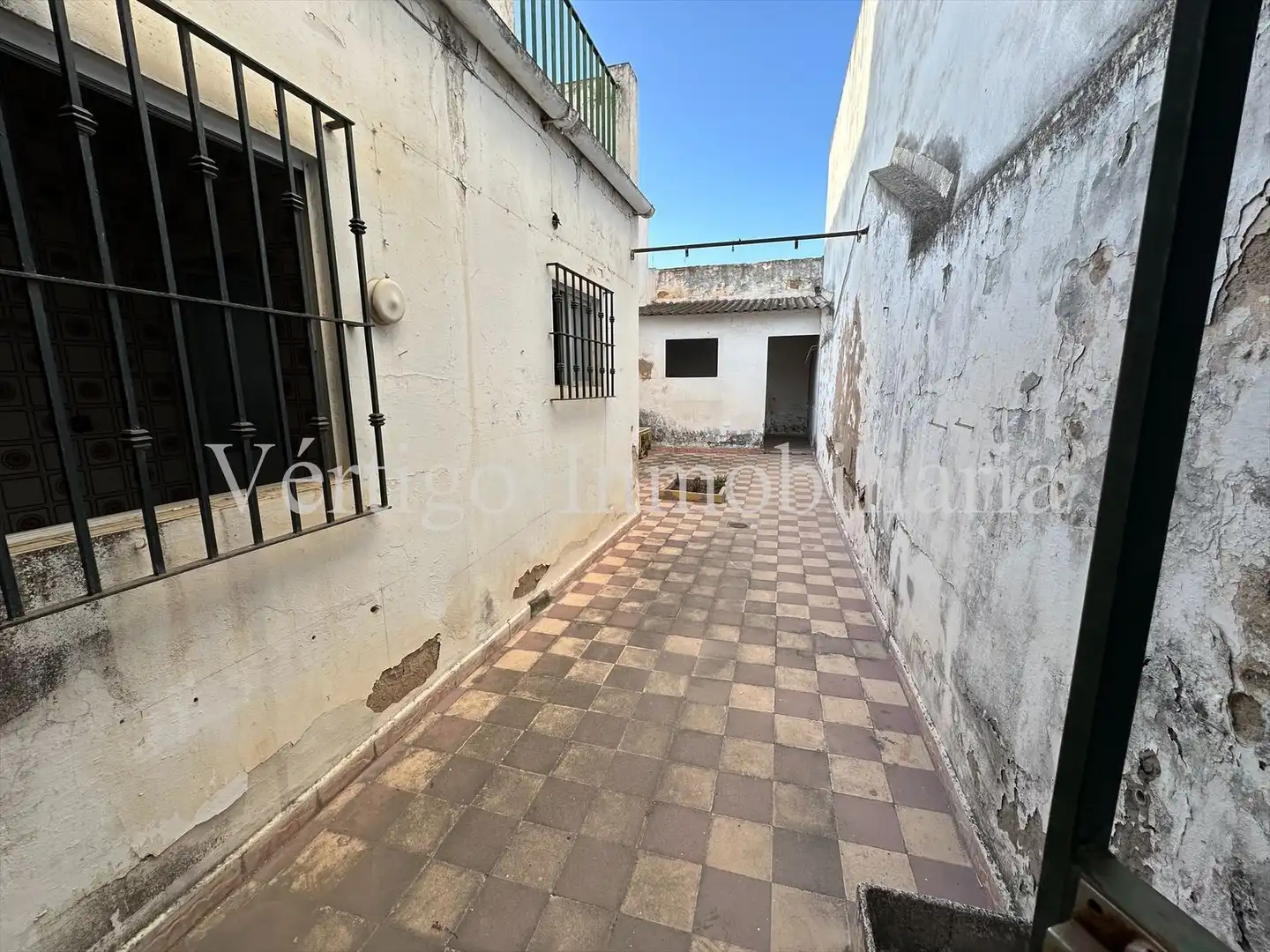 Exterior view of Houses for sale in Dos Hermanas  with Terrace, Storage room and Balcony