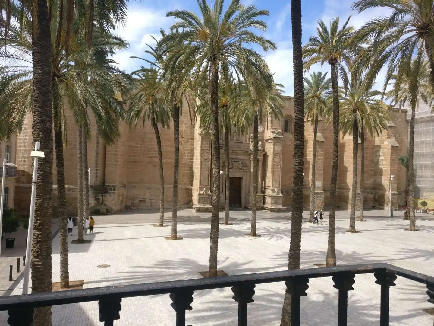 Außenansicht von Wohnungen zur untervermieten in  Almería Capital mit Klimaanlage, Terrasse und Möbliert
