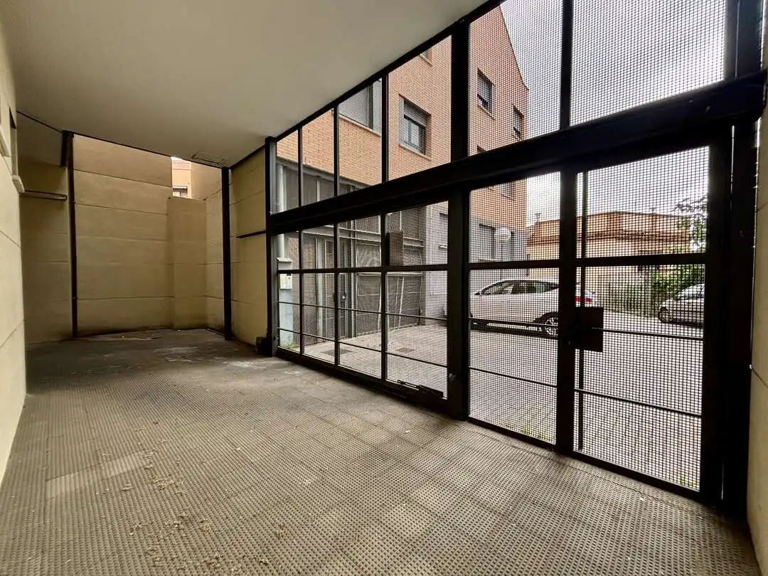 Außenansicht von Garage zur Miete in Toledo