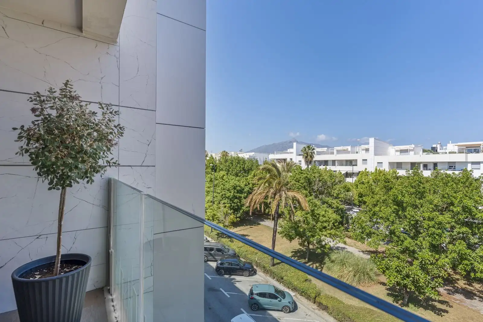 Vista exterior de Pis de lloguer en Marbella amb Aire condicionat, Terrassa i Moblat