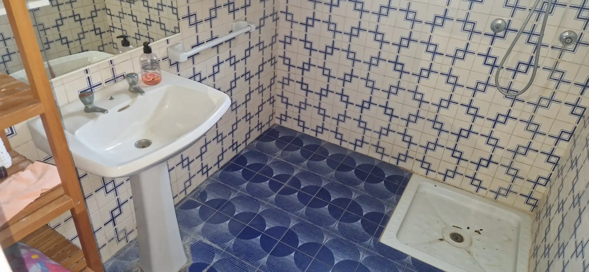 Bany de Casa o xalet en venda en Picassent amb Jardí privat, Terrassa i Piscina
