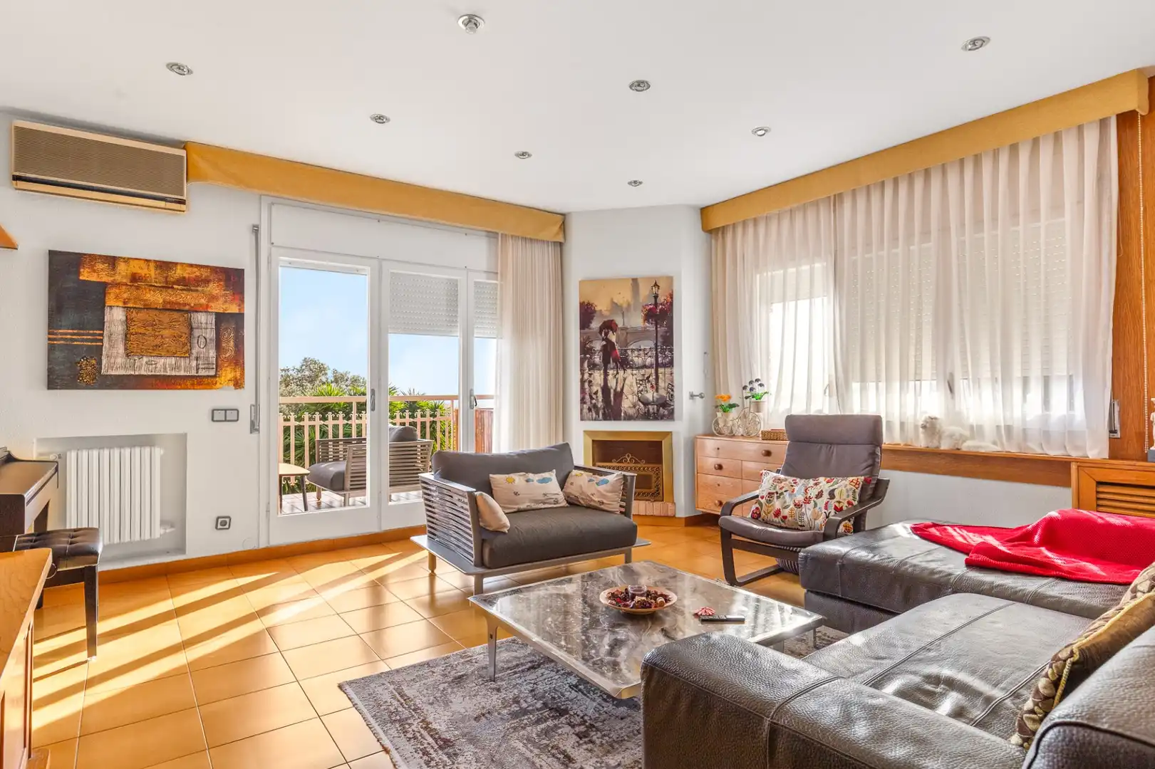 Sala de estar de Casa o chalet en venta en Sant Just Desvern con Aire acondicionado, Calefacción y Terraza