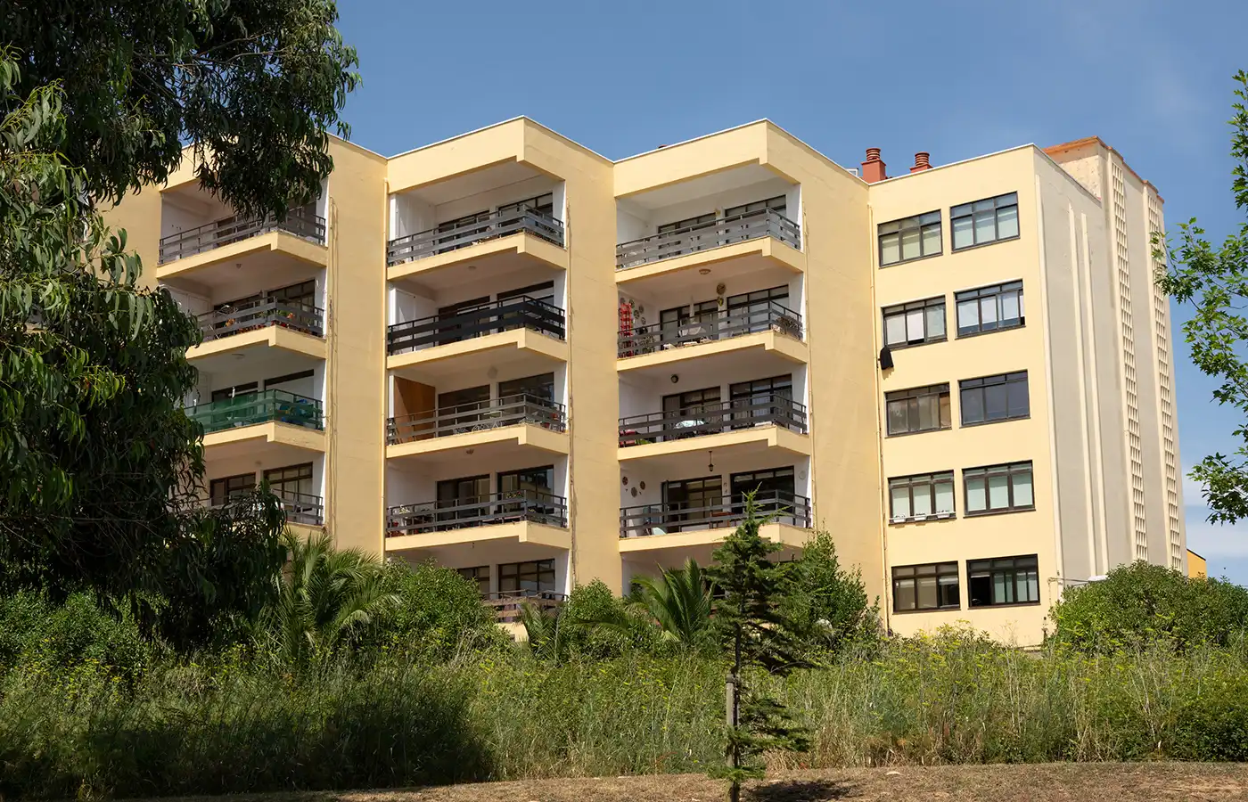 Außenansicht von Wohnung zum Verkauf in Oleiros mit Terrasse, Abstellraum und Mikrowelle