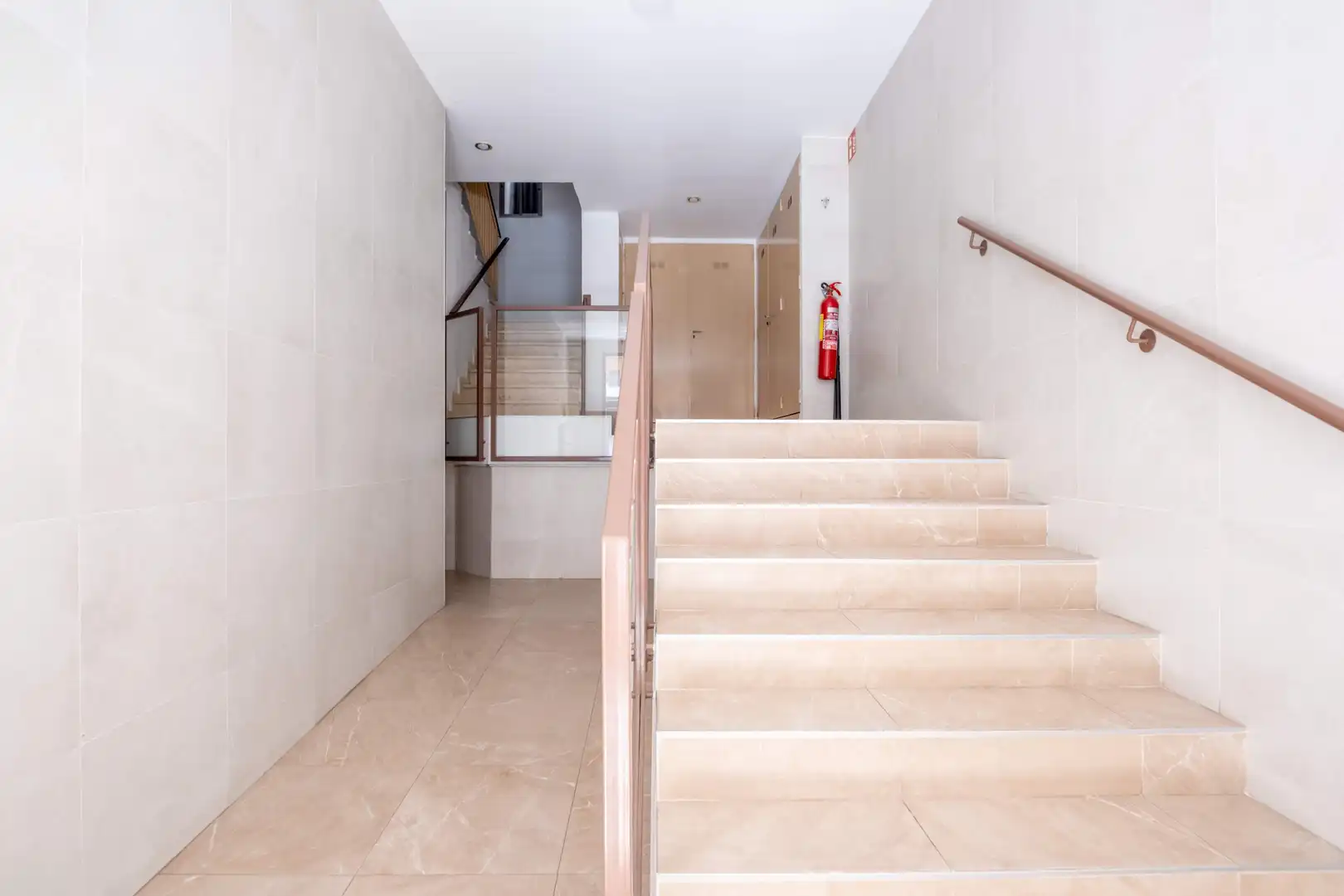 Wohnung zum Verkauf in Zaragoza mit Klimaanlage, Heizung und Terrasse