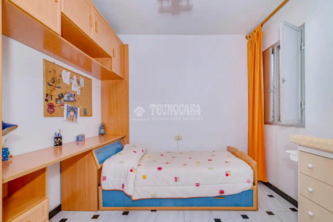 Habitación de Casa adosada en venta en Rute con Terraza y Balcón