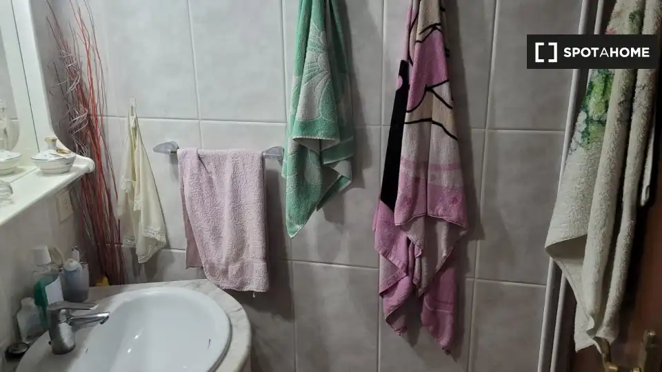Badezimmer von Wohnung zur untervermieten in Mataró mit Klimaanlage, Heizung und Möbliert