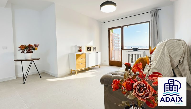 Sala d'estar de Pis en venda en  Toledo Capital amb Aire condicionat, Calefacció i Moblat