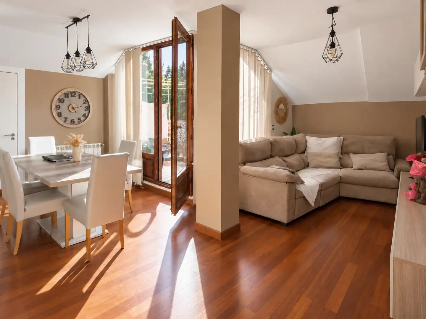 Wohnzimmer von Dachboden zur Miete in Santa María de Cayón mit Heizung, Terrasse und Abstellraum