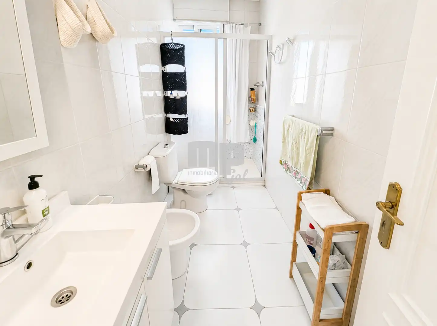 Bany de Casa o xalet en venda en Cangas  amb Calefacció, Jardí privat i Parquet