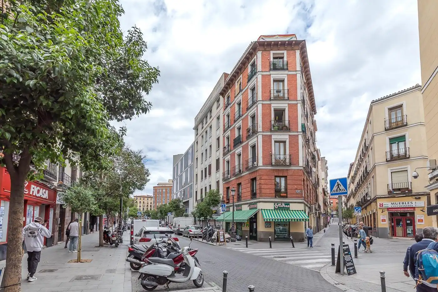 Exterior view of Apartments for sale in Madrid  with Air Conditioner and Furnished