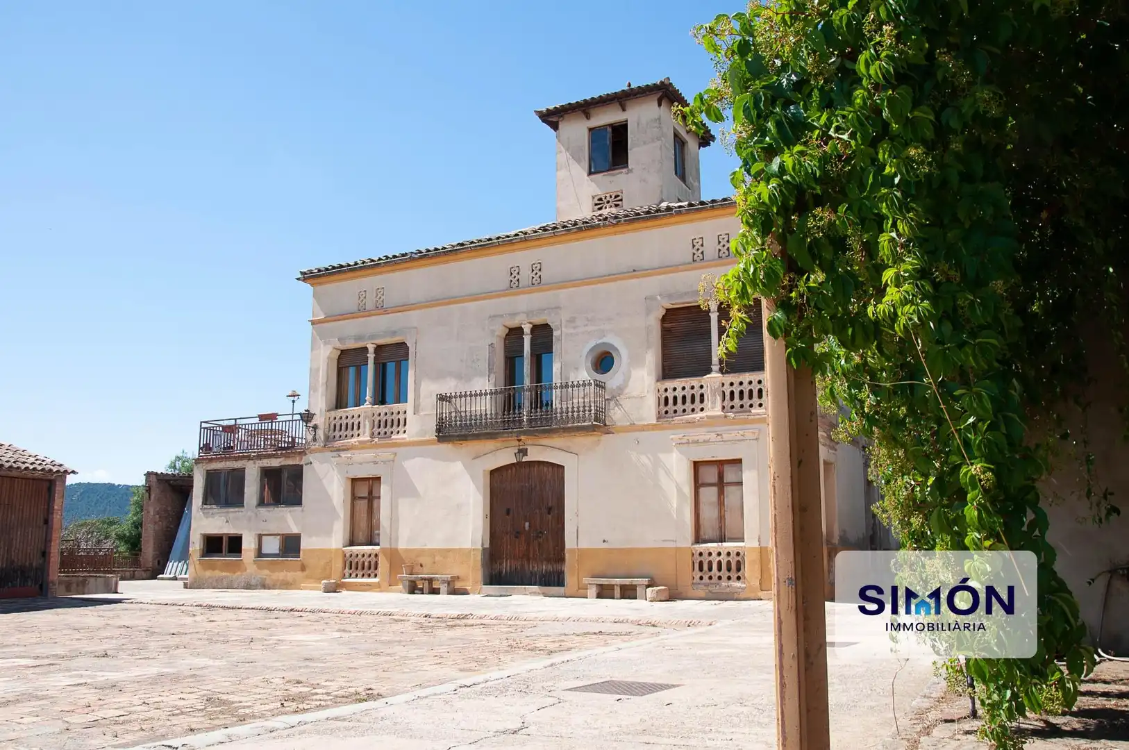 Vista exterior de Finca rústica en venda en Manresa amb Jardí privat, Terrassa i Traster