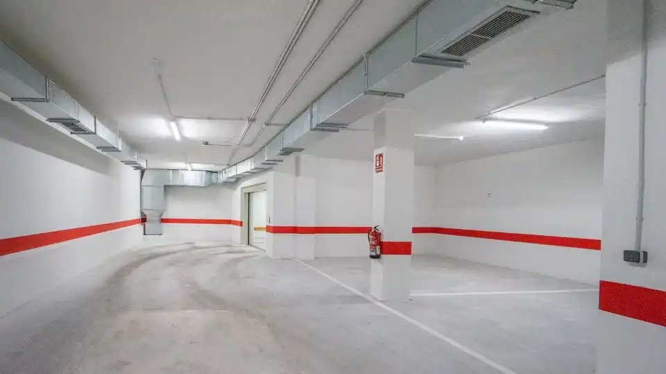 Parkplatz von Garage zur Miete in Granada