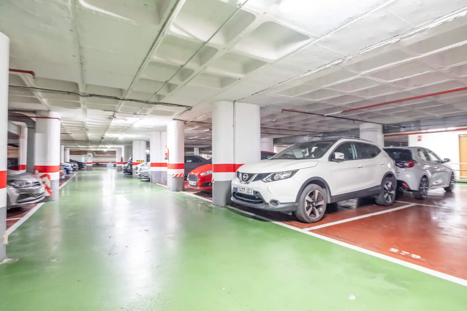 Parkplatz von Wohnung zum Verkauf in Zaragoza mit Klimaanlage, Heizung und Parkett