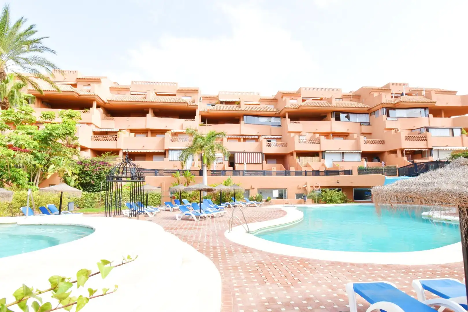 Außenansicht von Wohnung zum Verkauf in El Ejido mit Klimaanlage, Privatgarten und Terrasse